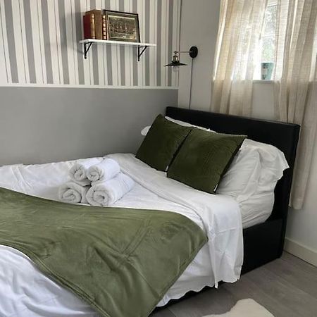 One Bedroom Putney Village Flat London Eksteriør bilde