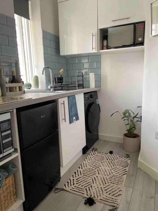 One Bedroom Putney Village Flat London Eksteriør bilde