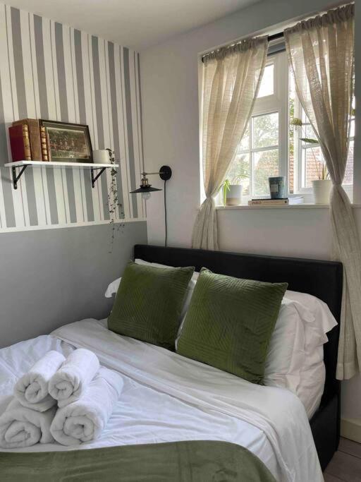 One Bedroom Putney Village Flat London Eksteriør bilde